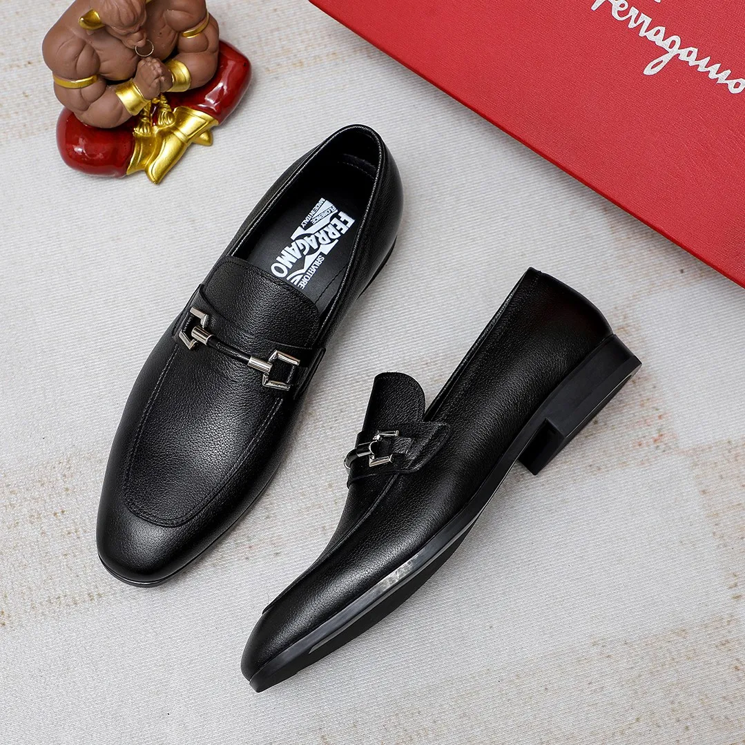 Men's shoes 💰460 🔥Ferragamo's new men's casual slip-on shoes🇨🇳Official website original 1:1 mold, original quality💯Fine workmanship, high-end luxury☘The upper is made of imported Italian first-layer cowhide🌴Luxurious water dyeing🐂Leather lining🍓Rubber wear-resistant and non-slip outsole, breathable and comfortable to wear🍍The first choice for high-grade men, 5 colors available! Code number 38-44 (45.46. Customized)
